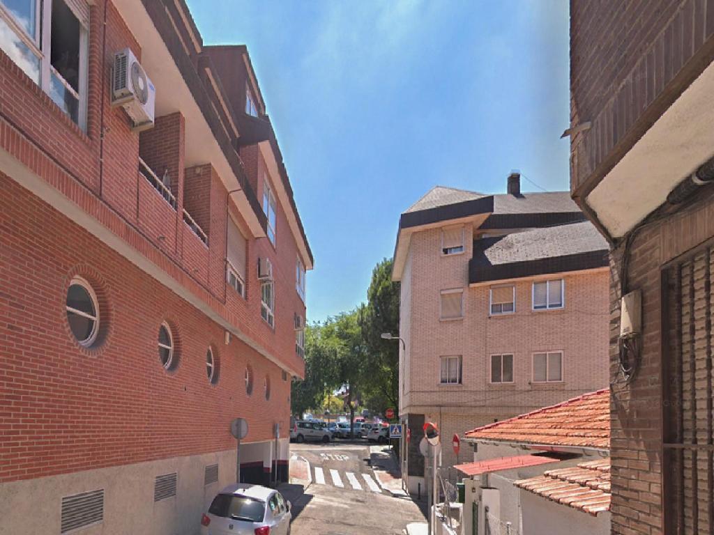 5 GARAJES EN CL PLAZUELA (Las Rozas)