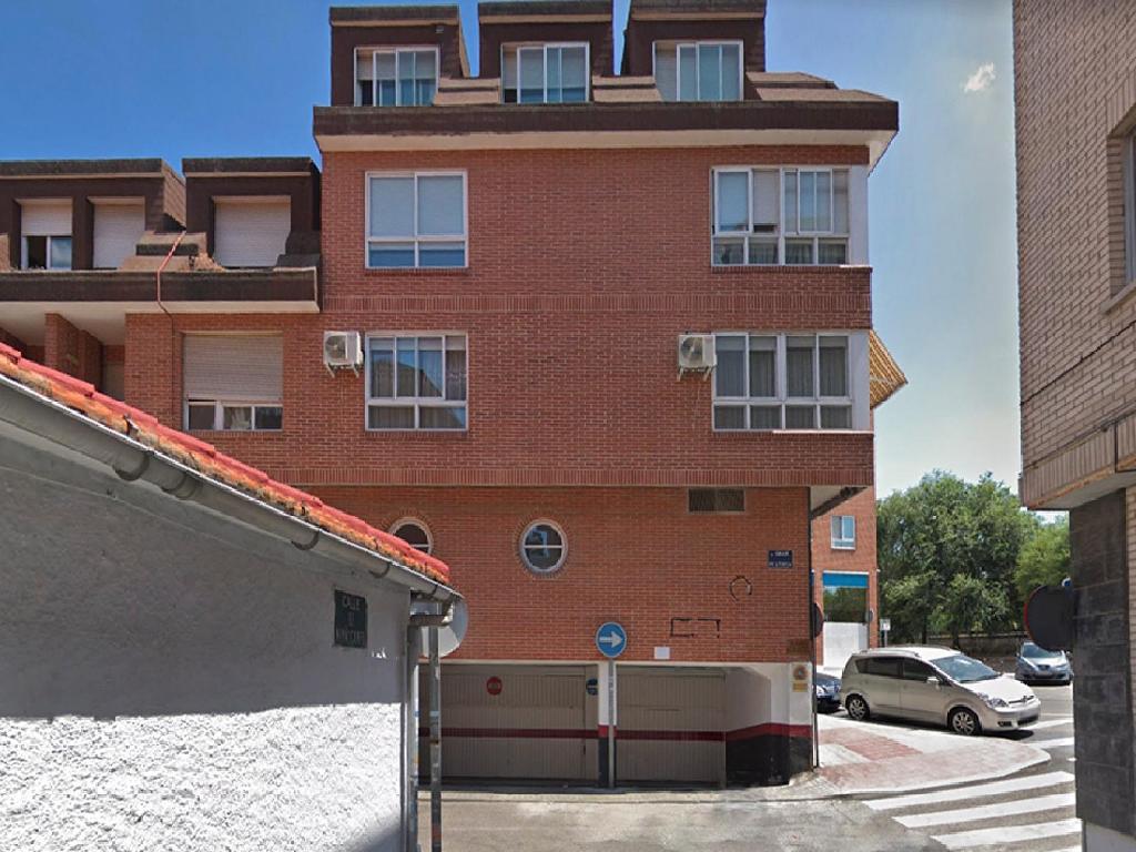 5 GARAJES EN CL PLAZUELA (Las Rozas)