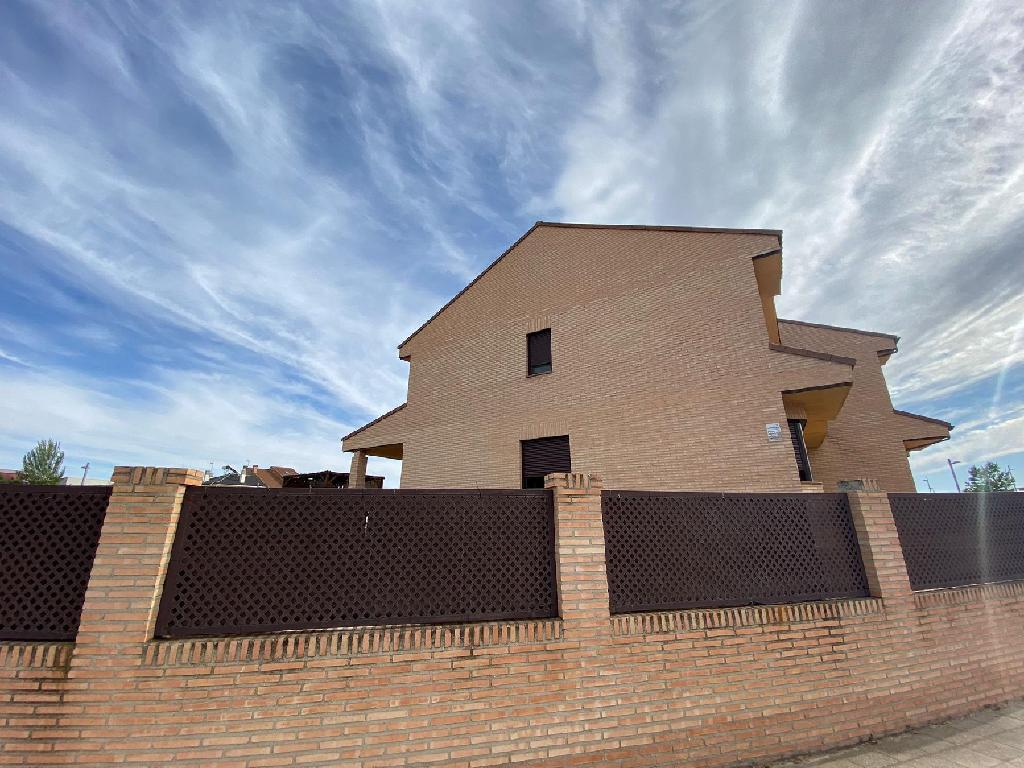CHALET PAREADO EN ESQUINA EN GRIÑÓN (Griñon)