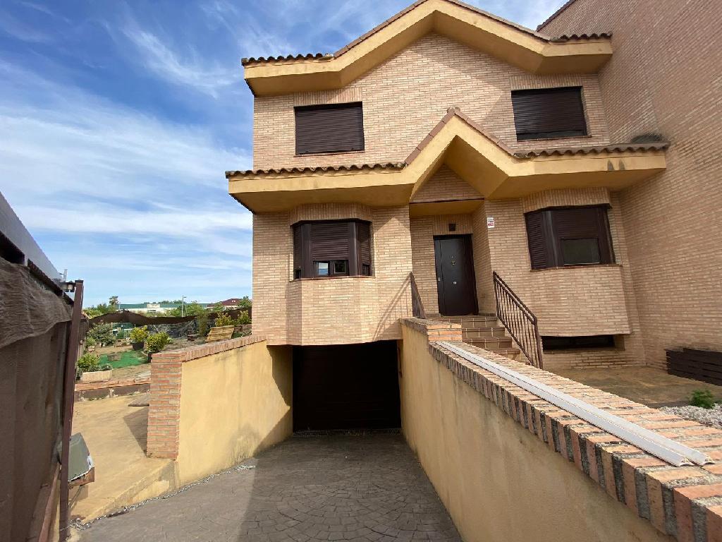 CHALET PAREADO EN ESQUINA EN GRIÑÓN (Griñon)