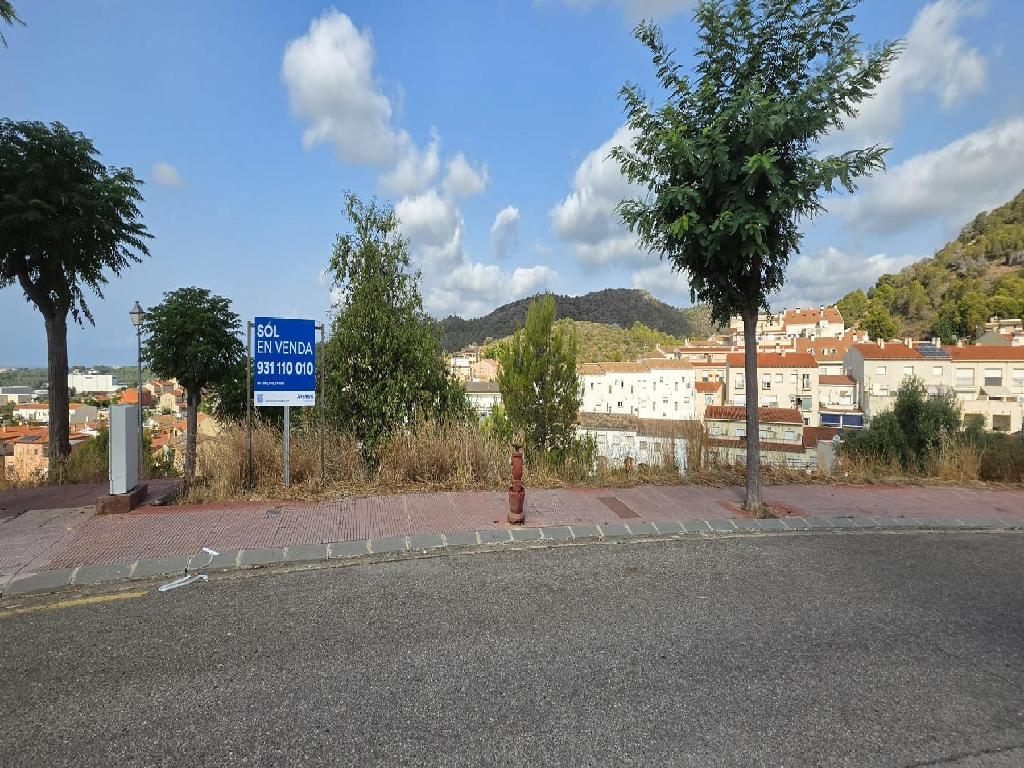 Suelo situado en Roda de Ber&agrave; (Roda De Bara)